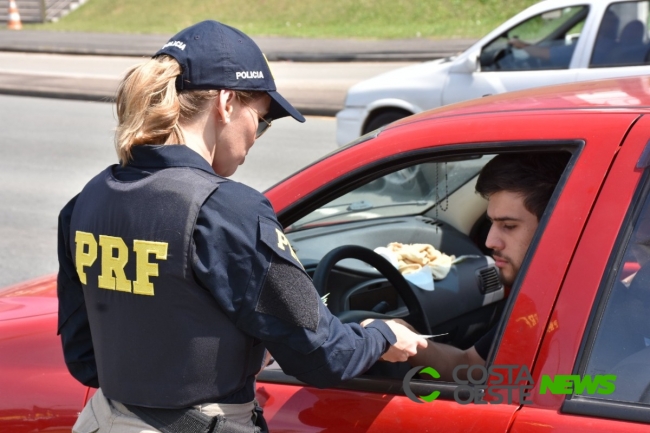 Com site do Detran-PR fora do ar, PRF alerta para a importância de portar o documento do carro