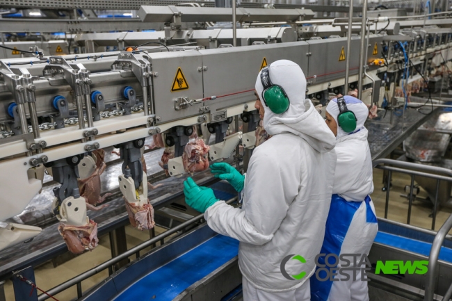 Produção industrial de alimentos cresce 8,9% no ano no Paraná