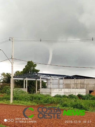 Fenômeno semelhante a tornado impressiona moradores de Santa Helena