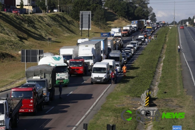 Semana começa com ameaça de paralisação de caminhoneiros pelo País,  mas movimento está dividido