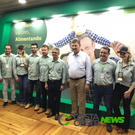 Diretores da Lar Cooperativa visitam a FEANIMAIS e destacam atividades em São Miguel