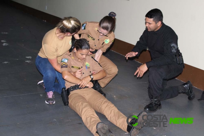 Policiais que integram a 4ª  CIA de Polícia Militar participam de treinamento Pré-Hospitalar em Combate
