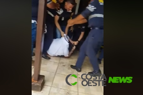 Presidente do legislativo de Cidade do Leste briga com policiais de trânsito; vídeo
