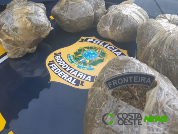 PRF encontra droga em mochila de passageiro de ônibus