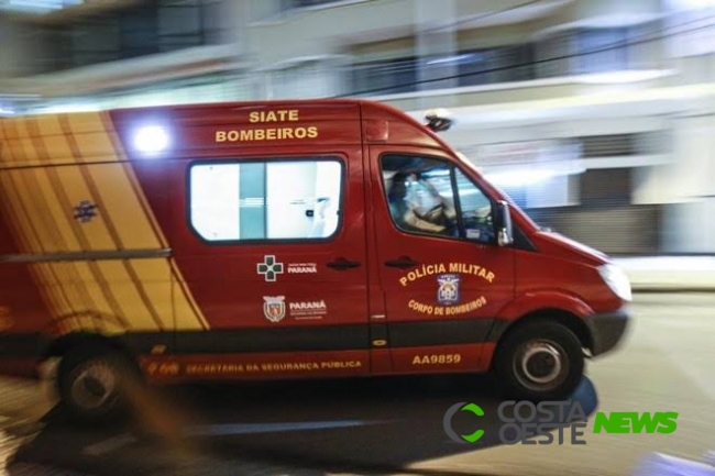 Taxista perde controle de carro e atropela três pessoas em Foz do Iguaçu