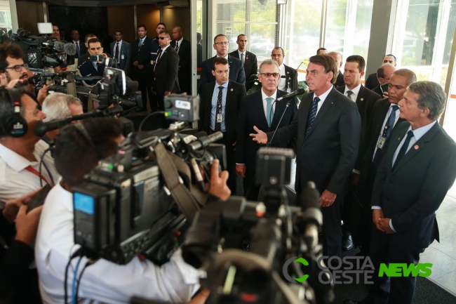 Bolsonaro recebe ministro e diretor de Itaipu para falar de assuntos de energia