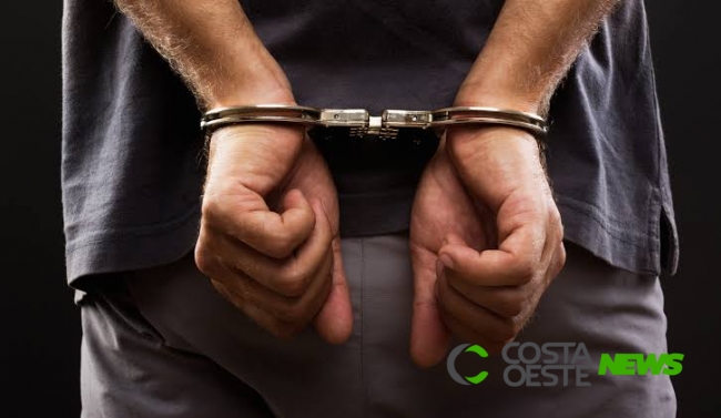 Homem com mandado de prisão por receptação é preso pela PM em Santa Helena