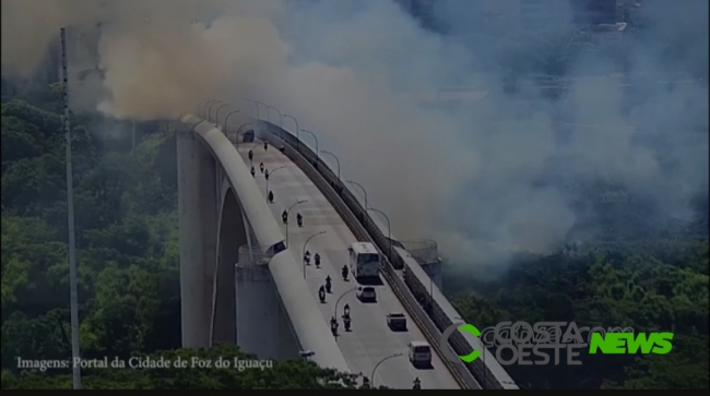 Incêndio atinge vegetação nas proximidades da Ponte Internacional da Amizade