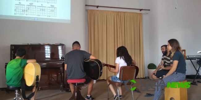 Igreja de Guaíra oferece aula de música gratuita para adolescentes e jovens