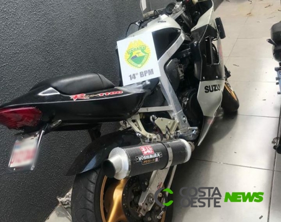 Em Foz, assaltante cai de moto roubada e abandona veículo e a arma do crime