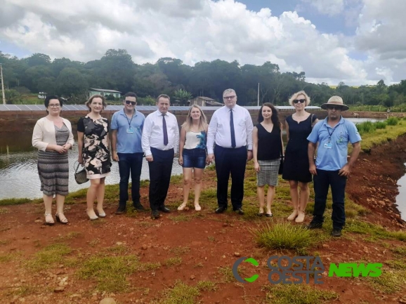 Cooperativa de Santa Helena compartilha cases de produção sustentável com Comitiva da Polônia