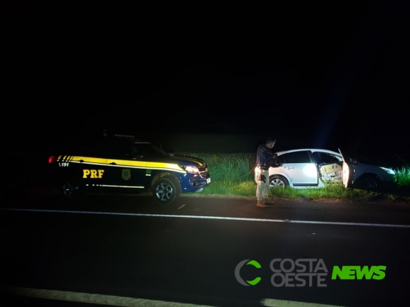 Mulher pula do carro em movimento durante fuga da PRF