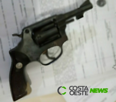 Homem atira várias vezes contra casa de vizinha e acaba preso pela PM