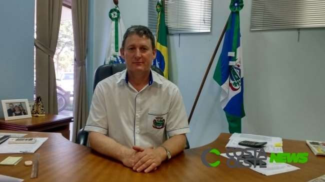 Prefeito Jones fala a respeito de novo decreto que autoriza a reabertura do comércio em Entre Rios do Oeste