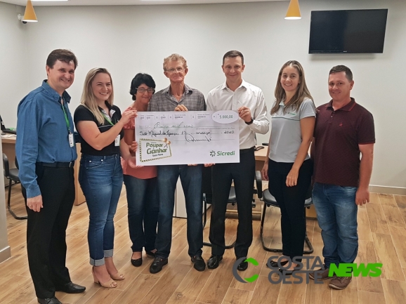 Sicredi entrega prêmio de R$ 5mil para poupador de São Miguel do Iguaçu