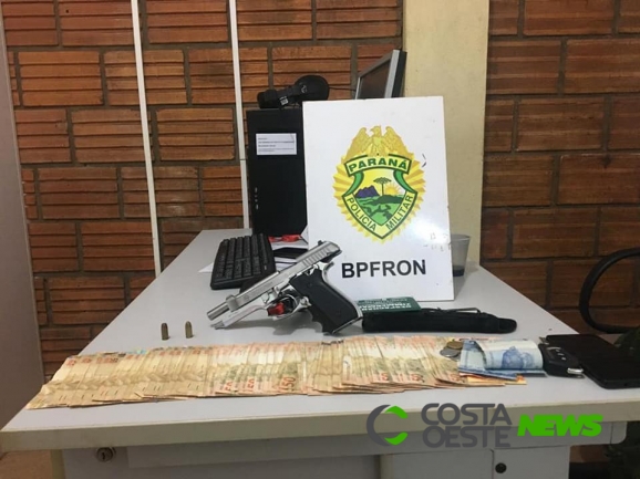 BPFron detém homem portando pistola e cerca de R$ 5 mil em Entre Rios do Oeste