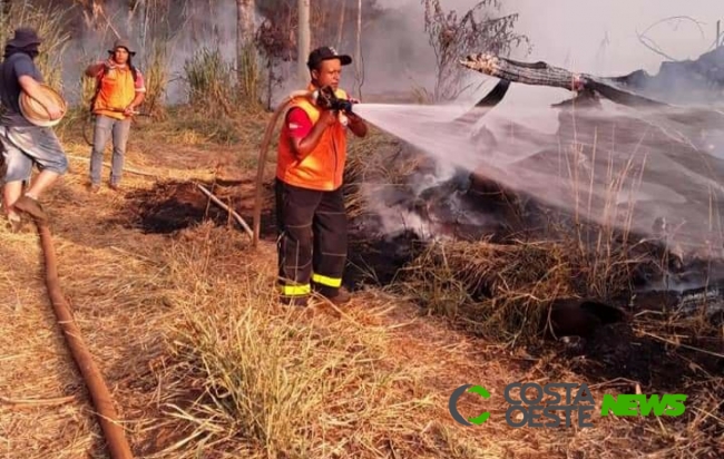 Defesa Civil de Missal e Matelândia combatem incêndio em Ramilândia