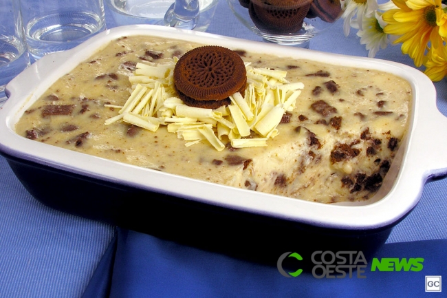 Sobremesa cremosa com leite condensado e biscoito