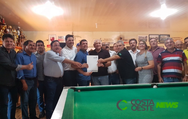 Secretário de Estado da Infraestrutura e Logística assina autorização de trevos na PR-497 em São Miguel e Missal
