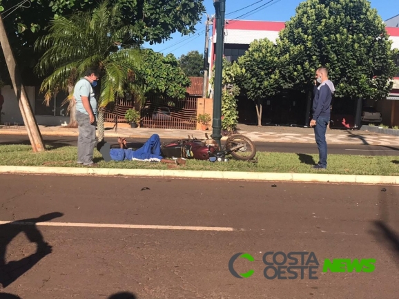 SAMU socorre vítima de acidente automobilístico no centro de Santa Helena (vídeo)