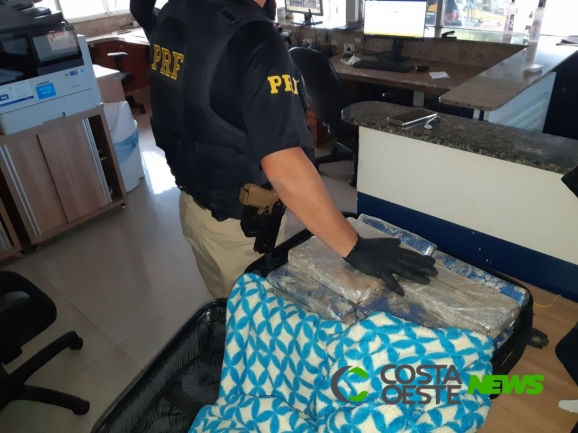 Céu Azul: PRF apreende adolescente transportando maconha