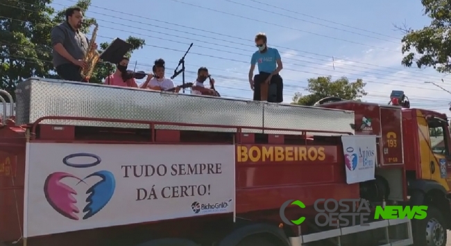 Grupo leva música e esperança nas principais vias de Medianeira