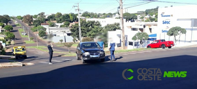 Colisão envolve dois veículos no centro de Medianeira