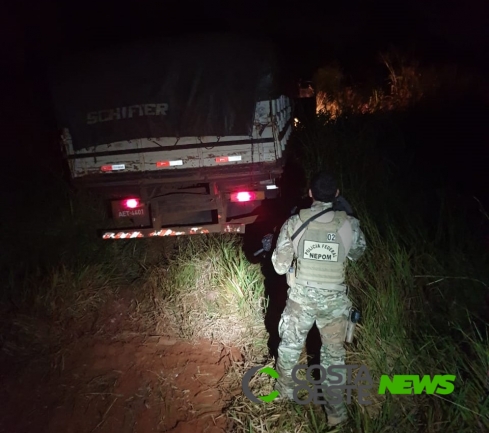 Policiais apreendem caminhão carregado com cigarros paraguaios