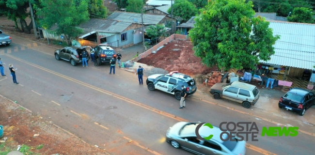 Operação da Polícia Civil e Denarc apreende armas e drogas; quatro pessoas foram detidas