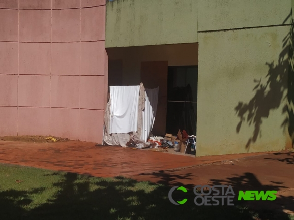 Santa Helena: Assistência Social verifica denúncia de andarilho acampado em hospital desativado