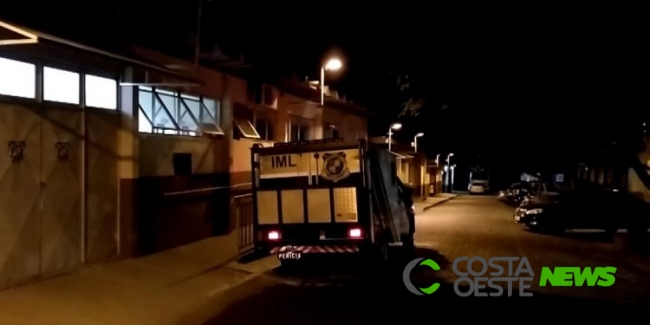 Homem morre em confronto com a polícia após assalto à residência em Foz