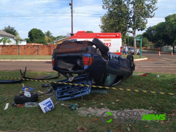 Colisão resulta em veículo capotado e uma pessoa com ferimentos graves em Santa Helena (vídeo)