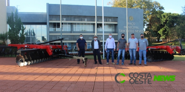 Para atender as necessidades dos agricultores, Itaipulândia adquire grade niveladora