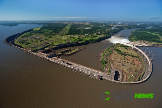 Usina de Itaipu abre vertedouro para ajudar países vizinhos