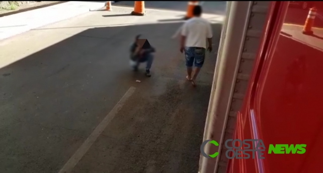 PRF apreende caminhão com imigrantes ilegais e contrabando na Ponte da Amizade