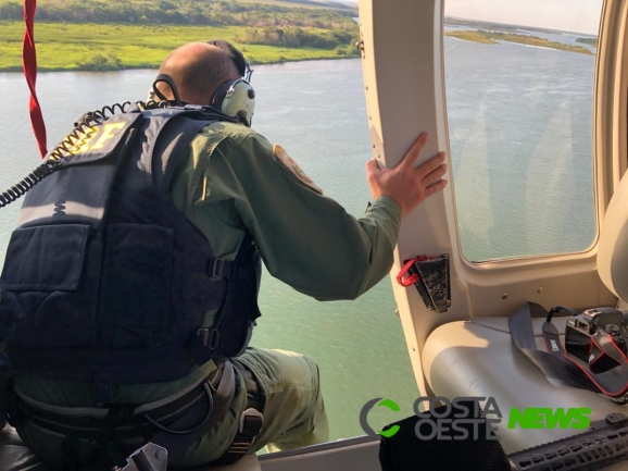 PRF ajuda nas buscas por militar desaparecido após colisão com barco de contrabandistas no Rio Paraná; assista