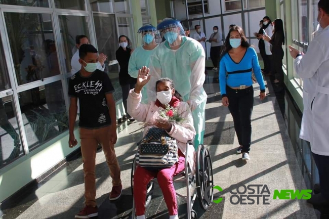 Hospital mantido por Itaipu registra quarta alta de paciente com covid-19, a primeira pelo SUS