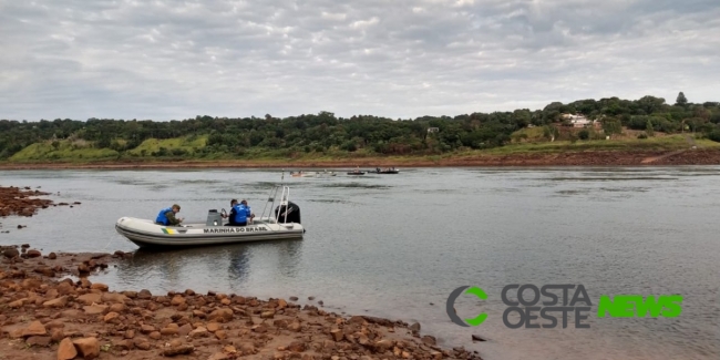 Marinha e Corpo de Bombeiros do Brasil buscam por paraguaios no Rio Paraná
