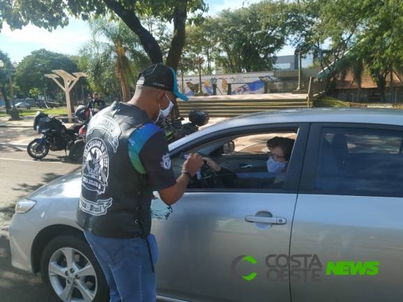 Moto Clube Forasteiros do Oeste realiza entrega de máscaras em Santa Helena