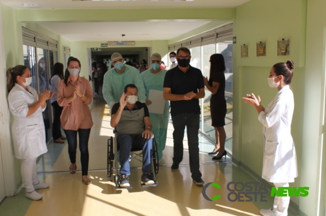 Hospital Costa Cavalcanti dá alta ao quinto paciente recuperado de covid-19