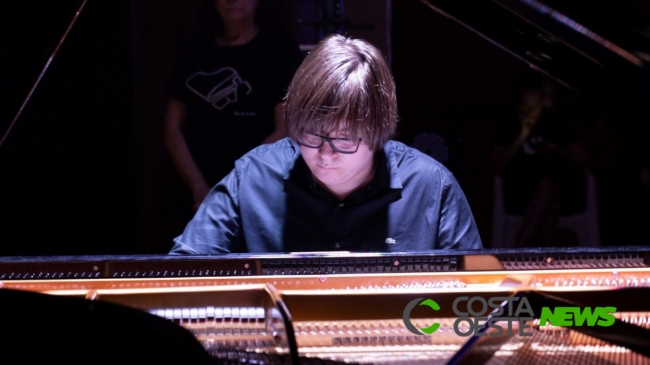 Pianista de 16 anos é atração em nova live da Unicultura