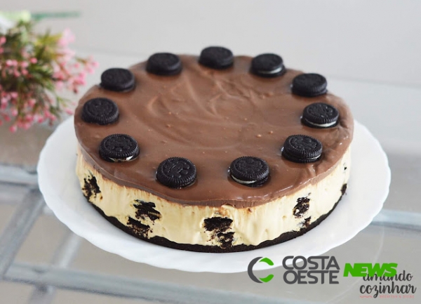 Torta cremosa de oreo, chocolate e doce de leite