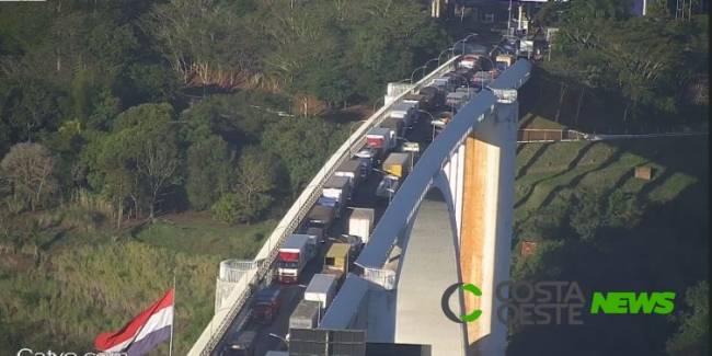 Caminhoneiros reclamam de novos horários de trânsito na Ponte da Amizade