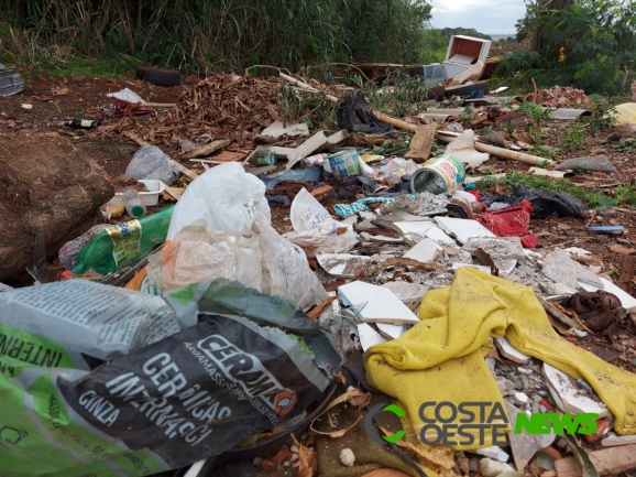 Morador denuncia descarte irregular de lixo em Medianeira