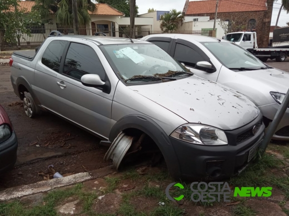 Condutor abandona veículo furtado após colisão