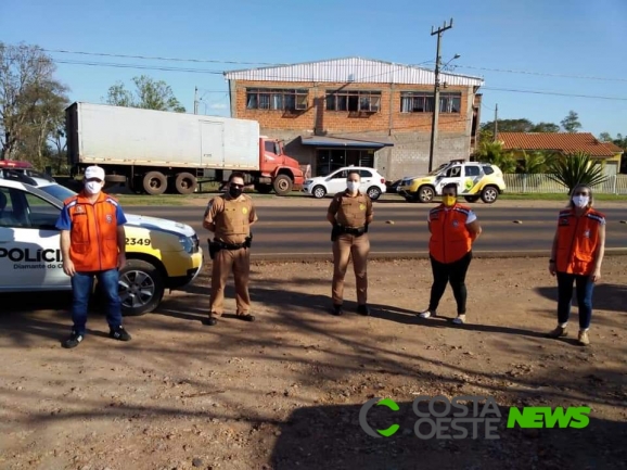 PM e servidores da Saúde promovem fiscalização no comércio de Diamante do Oeste