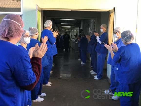 Morador de Medianeira com Covid-19 recebe alta do Hospital Municipal