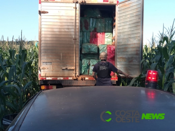 Policiais apreendem caminhão carregado com cigarros no distrito de Sub-Sede em Santa Helena