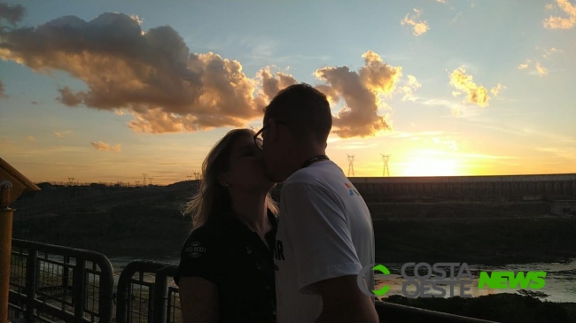 Mirante Central de Itaipu é cenário de pedido de casamento no Dia dos Namorados    