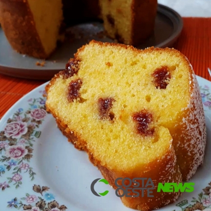 Bolo de Fubá com Goiabada Simples